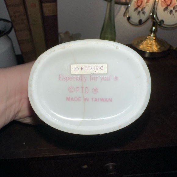 Vintage Beautiful Ftd Pink And White Vase - Picture 6 of 6